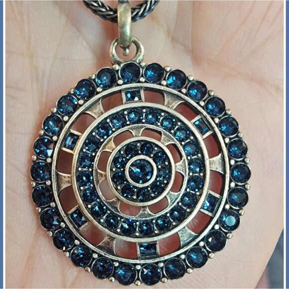 #TouchstoneCrystal Denim 1.25" Medallion Necklace #NWOT - Picture 4 of 7